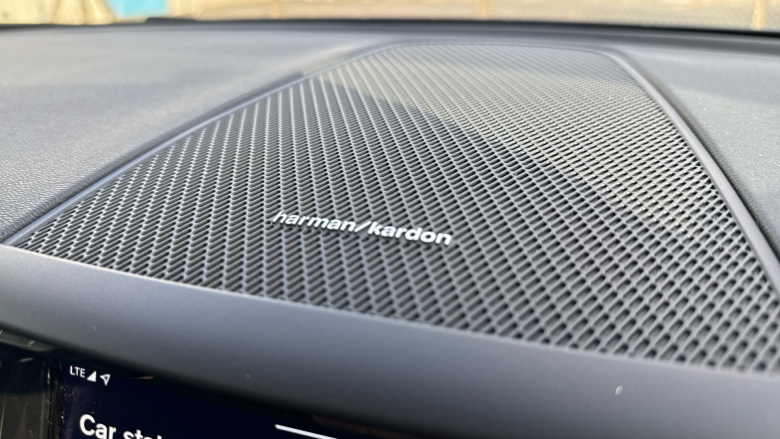 Volvo XC60 2.0 T6 [350] RC PHEV Plus Dark 5dr AWD Geartronic Estate